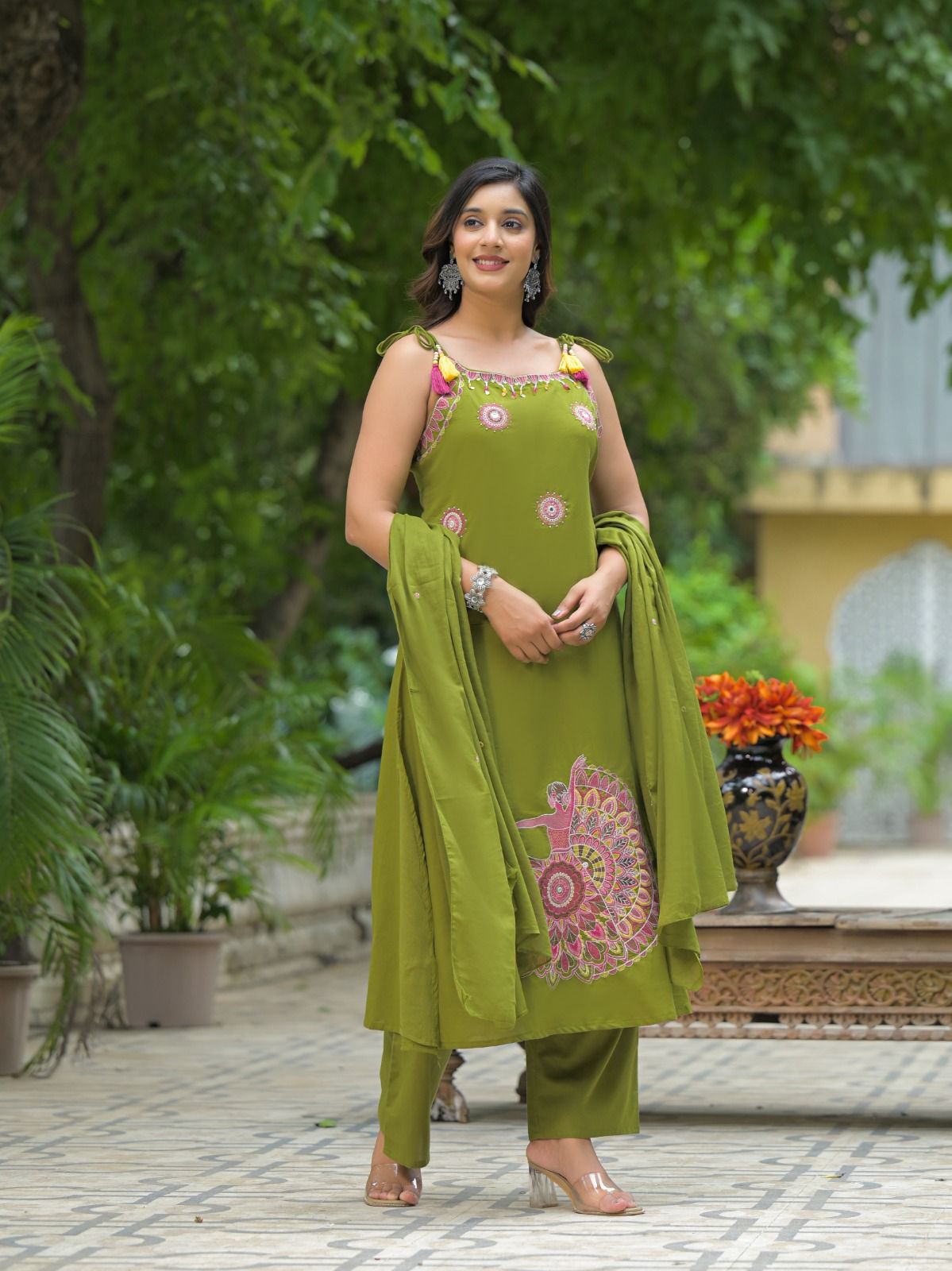 Elegant Thread Embroidered Sleeve less Kurta Set
