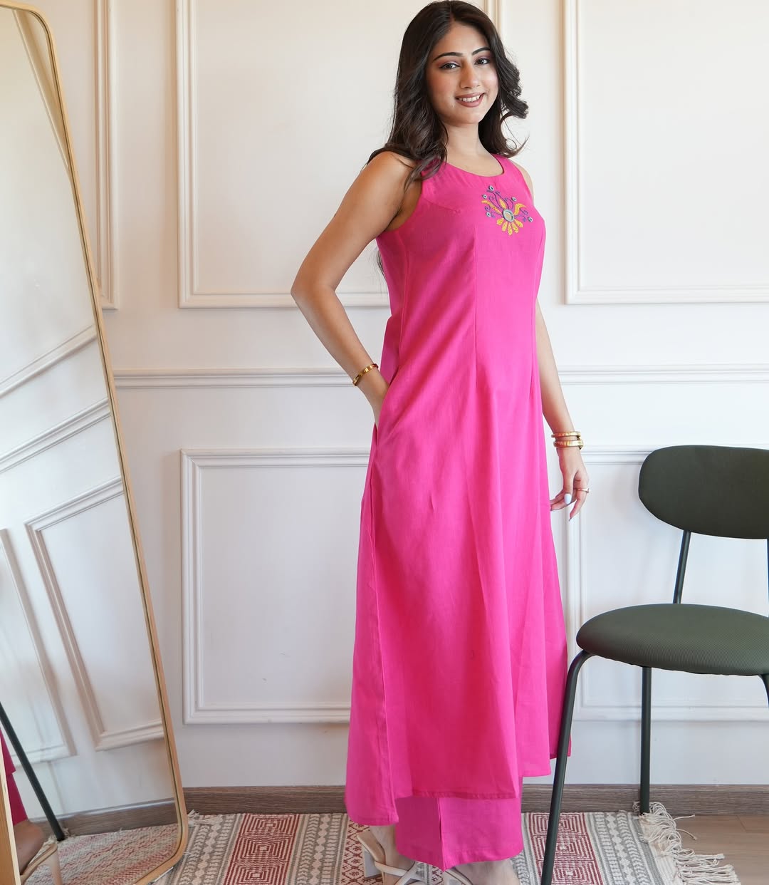 Sleeveless Embroidery Kurta Set