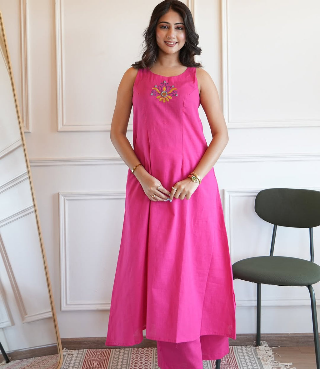 Sleeveless Embroidery Kurta Set