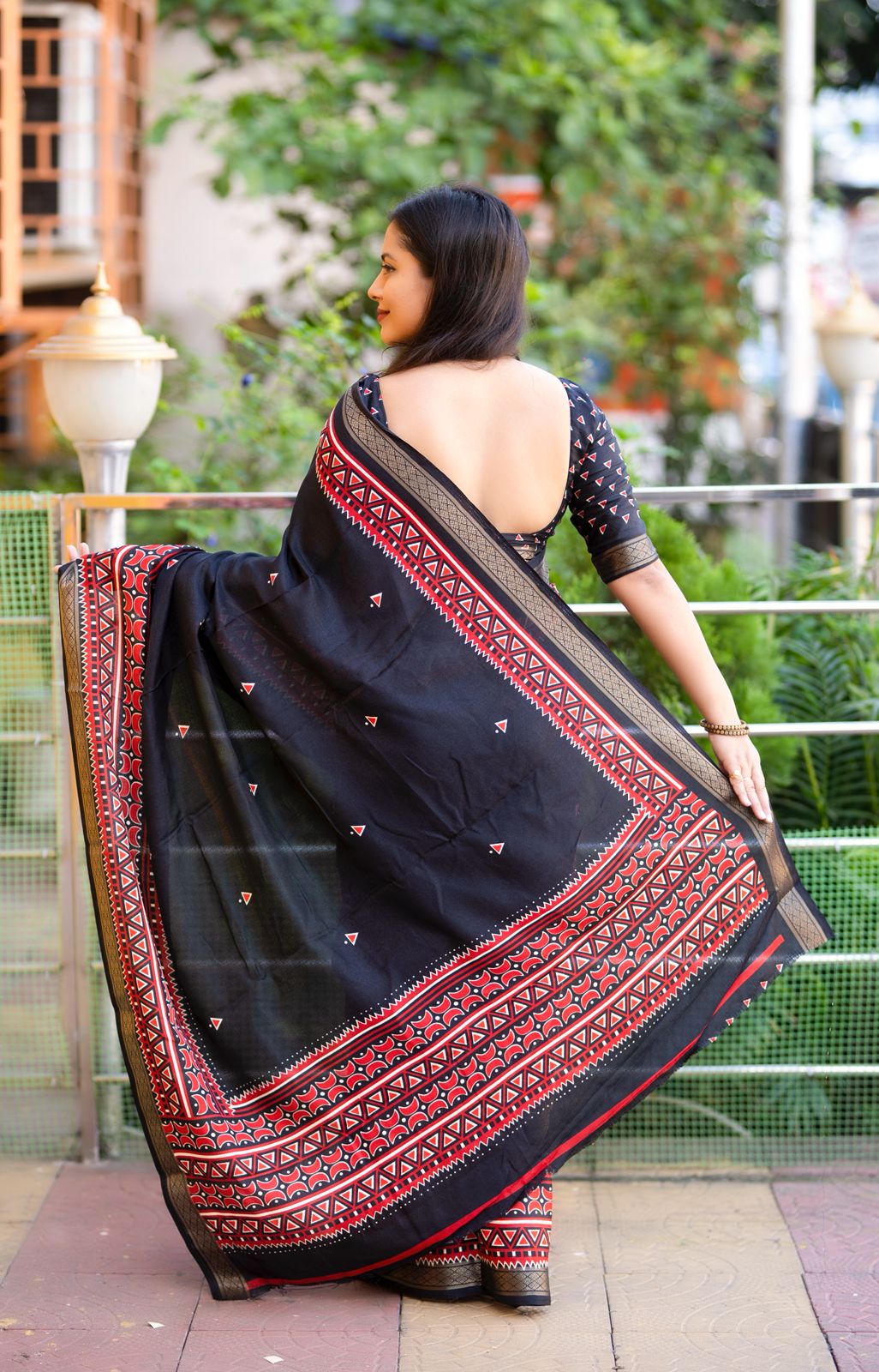 Pashmina Ikkat Elegance Saree