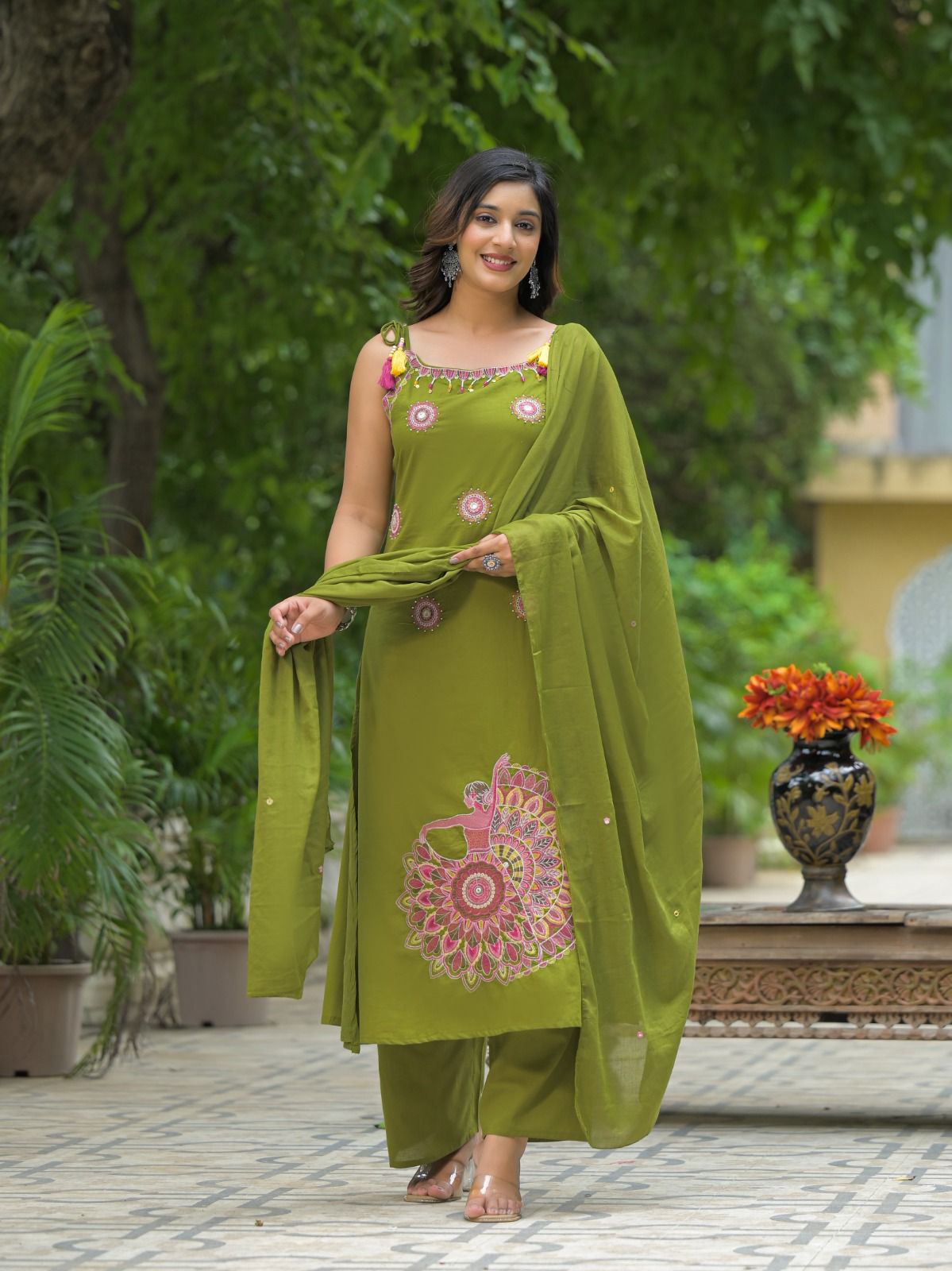 Elegant Thread Embroidered Sleeve less Kurta Set