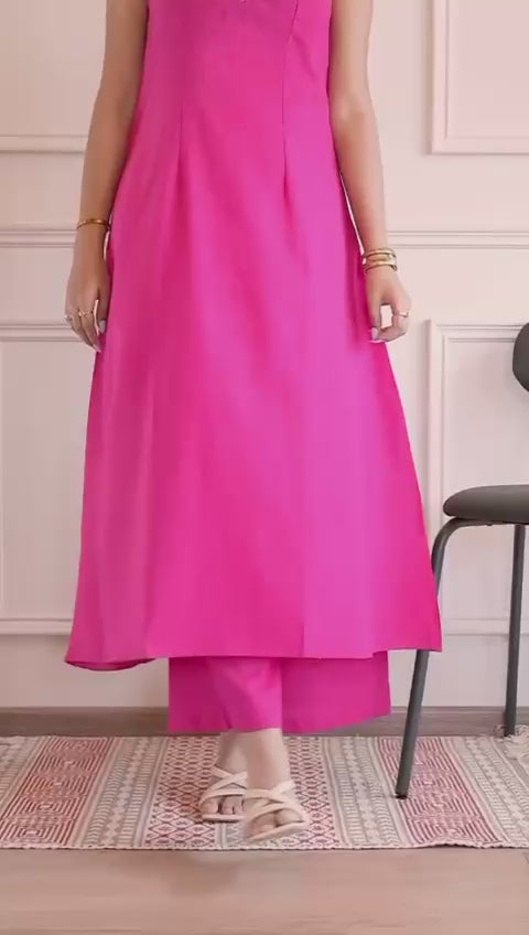 Sleeveless Embroidery Kurta Set